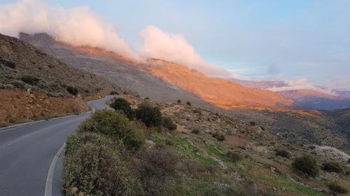 La montagne crétoise autour de SIVAS...