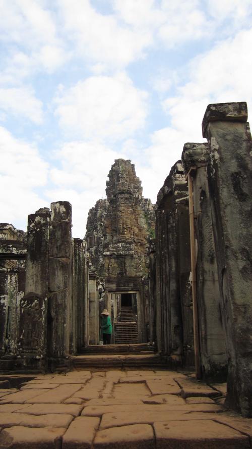 MOINE BOUDDHISTE AU TEMPLE BAYON