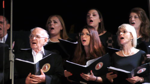 Le balcon posé sur la mer (43-1) à Λέσβος. Le balcon de la fête populaire