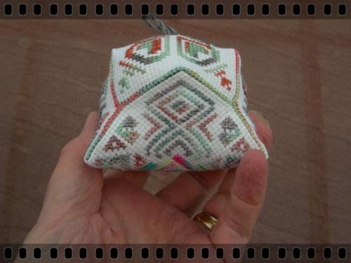 Biscornu N° 320