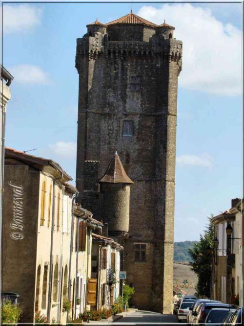 Bassoues Gers bastide Midi-Pyrénées le donjon