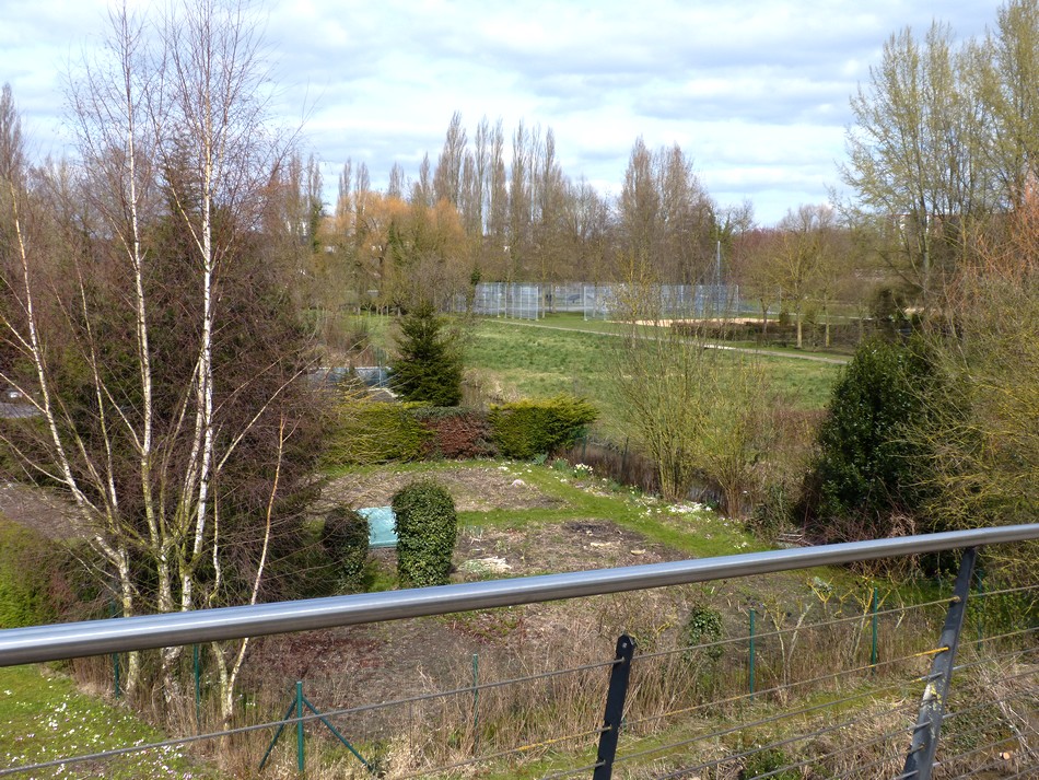 Suivez-moi sur la passerelle