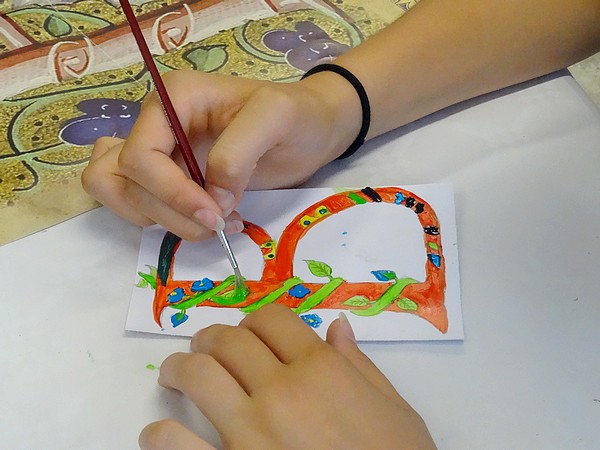 Une initiation à la calligraphie pour les enfants à la médiathèque de Laignes