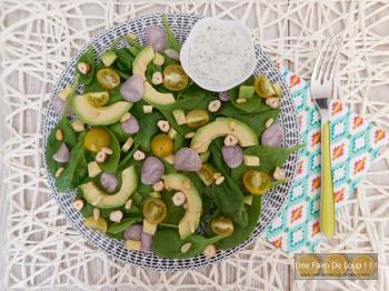 Salade d’épinards, avocat et noisettes