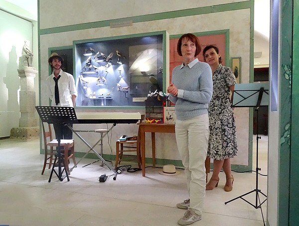 "l'Envolée" un beau spectacle poétique proposé lors de la "Journée de l'Ecrit", par la Bibliothèque Municipale et le Musée du Pays Châtillonnais-Trésor de Vix