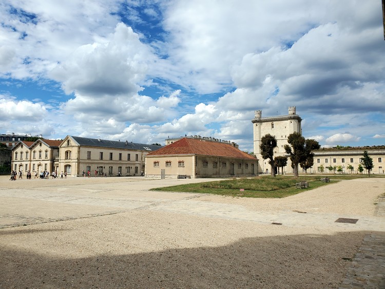Quelques bâtiments militaires