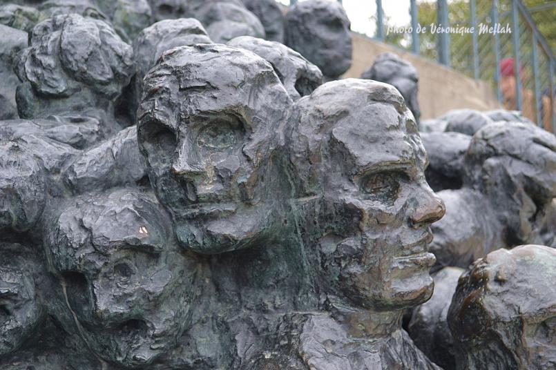 Jardin des Tuileries : La foule de Raymond Mason