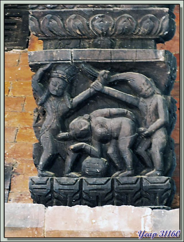 Blog de images-du-pays-des-ours : Images du Pays des Ours (et d'ailleurs ...), Temple Amar Narayan Mandir: sculptures sur bois avec scènes érotiques - Tansen (Palpa) - Népal