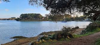 La rivière d'Etel et sa "barre" en mer.