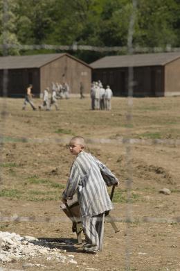 LE GARCON AU PYJAMA RAYE