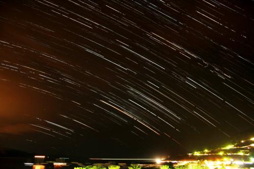 23 Juillet 2012 : Filé d'étoiles sur le Golfe de Sagone (nuageux)