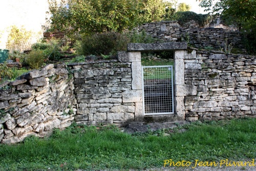 Vieilles pierres et calvaires à Brion sur Ource...