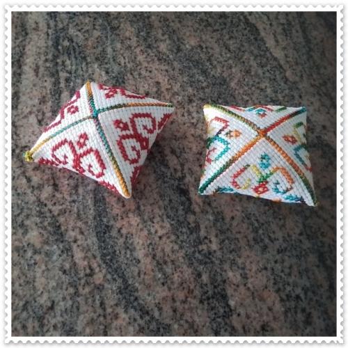 Biscornu N° 447