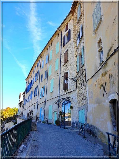 1012 -  Forcalquier dans les Alpes de Haute-Provence (04)