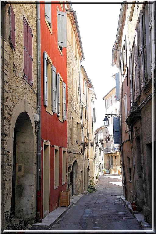 1012 -  Forcalquier dans les Alpes de Haute-Provence (04)