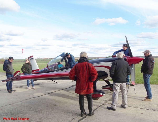 de beaux avions de voltige  à l'Aéroclub, vus par René Drappier