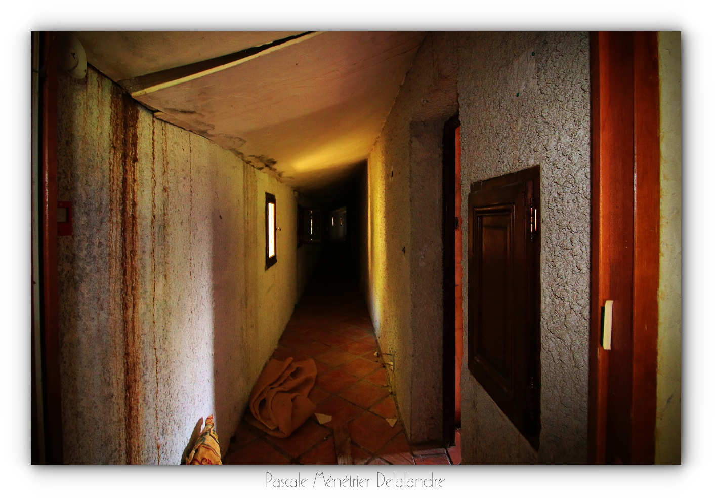 Urbex en Cévennes, Gard (3/4) - L'hôtel, ses salons et terrasses.