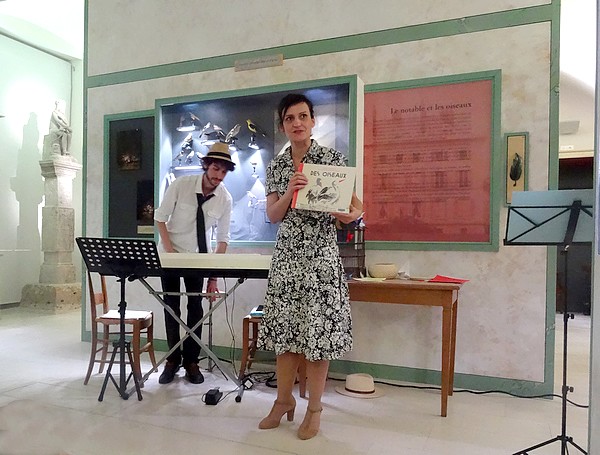 "l'Envolée" un beau spectacle poétique proposé lors de la "Journée de l'Ecrit", par la Bibliothèque Municipale et le Musée du Pays Châtillonnais-Trésor de Vix