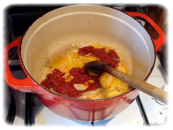 Langue de boeuf à la tomate et cornichons