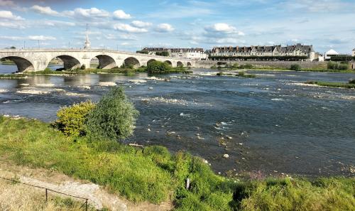 BLOIS, intro