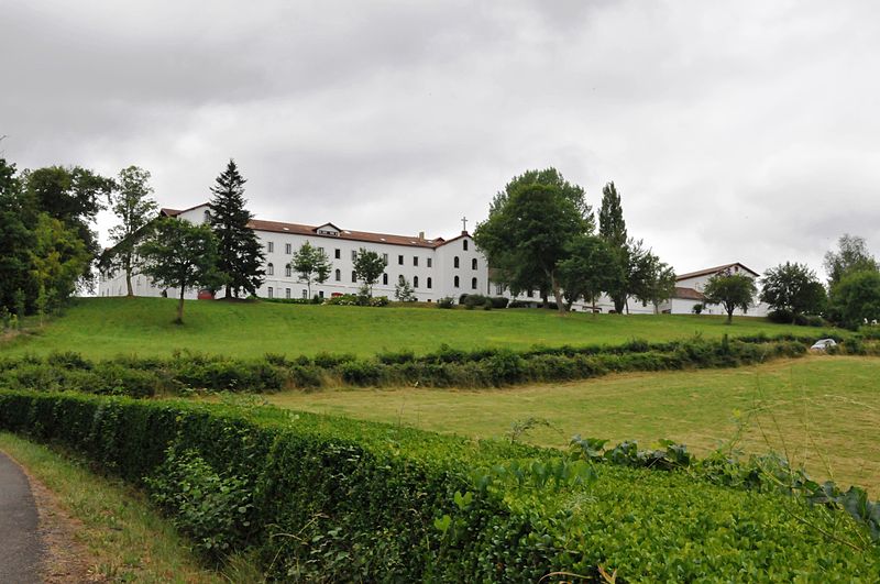 Urt : abbaye Notre-Dame de Belloc