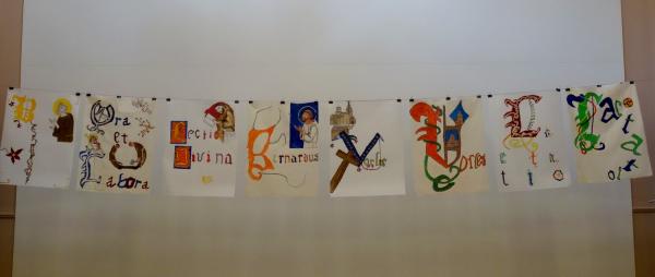 Une belle exposition de mini-enluminures réalisées par des enfants en l'honneur du 900ème anniversaire de la création de l'abbaye de Clairvaux