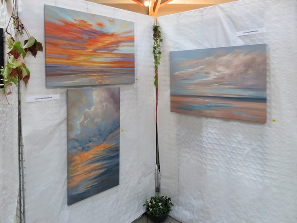 Au Salon d'Automne de Chamesson en 2024, 35 peintres ont présenté 165 tableaux, tous plus beaux les uns que les autres !