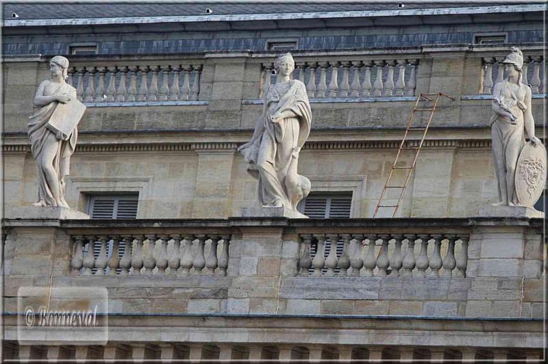 Bordeaux Gra&nd Théâtre les trois déesses Vénus,Junon et Minerve