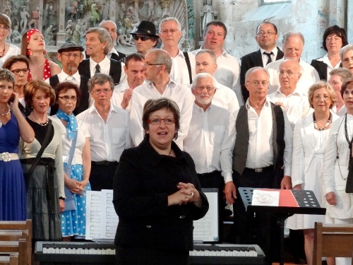 La chorale dijonnaise Souliko, en représentation dans l'église d'Aignay le Duc