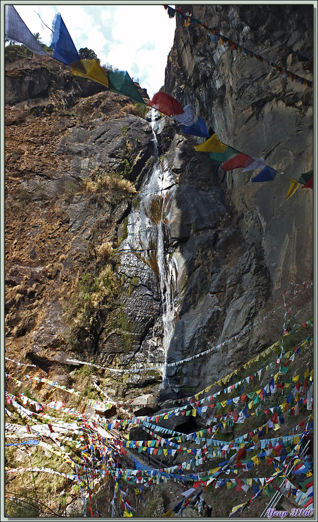Blog de images-du-pays-des-ours : Images du Pays des Ours (et d'ailleurs ...), Monastère de Taktsang Pelphug (La Tanière du Tigre, Tiger's Nest Monastery) - Paro - Bhoutan