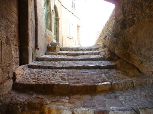 VILLAGES DU VAR -   Le  Muy, Callas, Claviers  